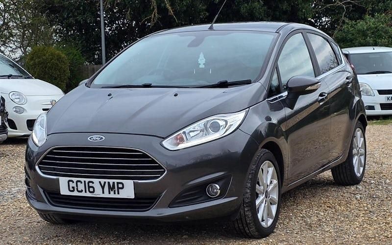 Used Ford Fiesta Titanium 101 HP (74 kW) 2016 Grey Hatchback