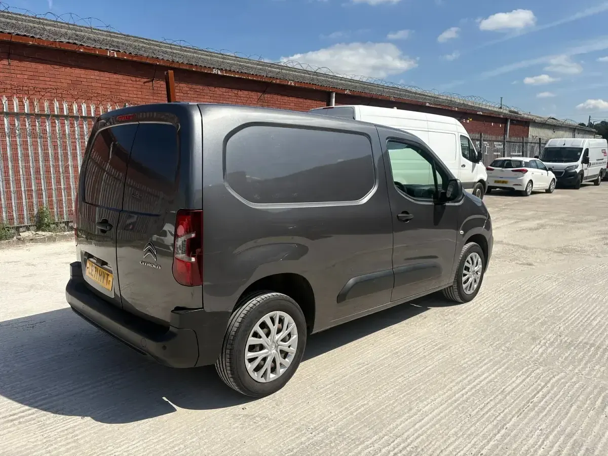 Used Citroën Berlingo 100 HP (73 kW) 2022 Grey MPV