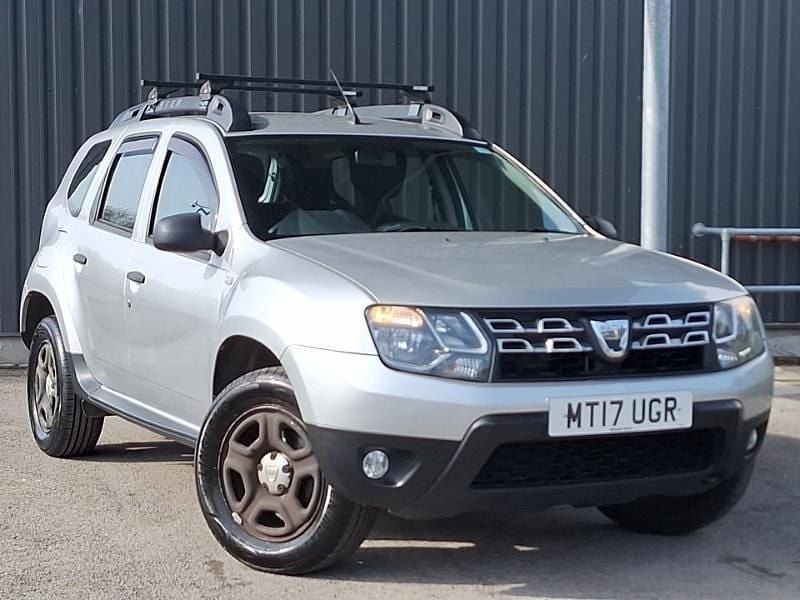 Used Dacia Duster Ambiance 114 HP (83 kW) 2017 Silver SUV
