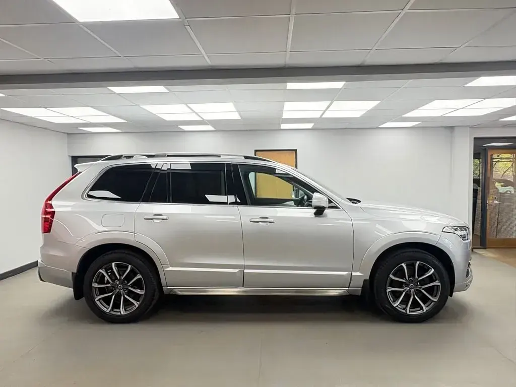 Used Volvo XC90 Momentum 235 HP (172 kW) 2017 Silver SUV