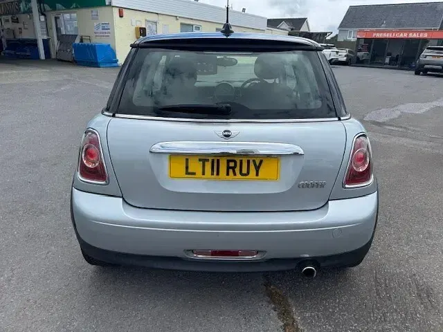 Used Mini Cooper 122 HP (89 kW) 2011 Silver Hatchback