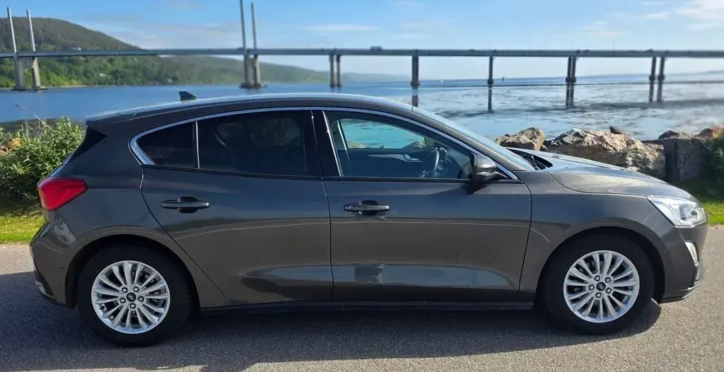 Used Ford Focus Titanium 120 HP (88 kW) 2019 Grey Hatchback