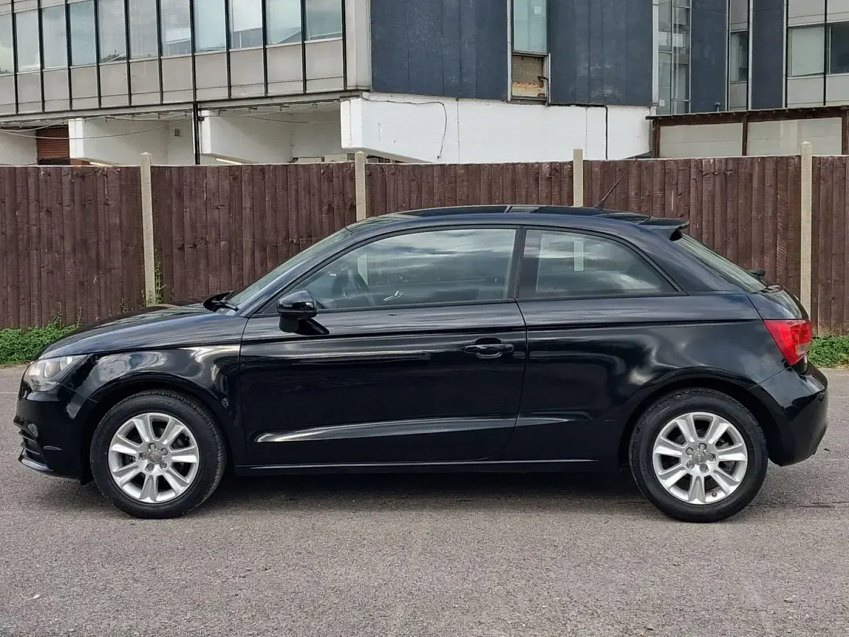 Used Audi A1 86 HP (63 kW) 2012 Black Hatchback
