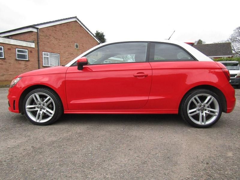 Begagnad Audi A1 S-Line 2011 Röd Halvkombi