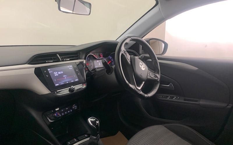 Used Vauxhall Corsa Design Edition 75 HP (55 kW) 2022 White Hatchback