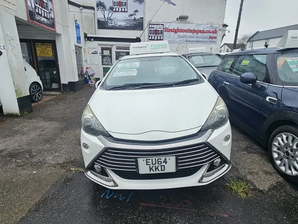 Used Toyota Prius Sport 2025 White Hatchback