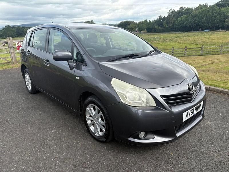 Used Toyota Verso 2011 Grey MPV