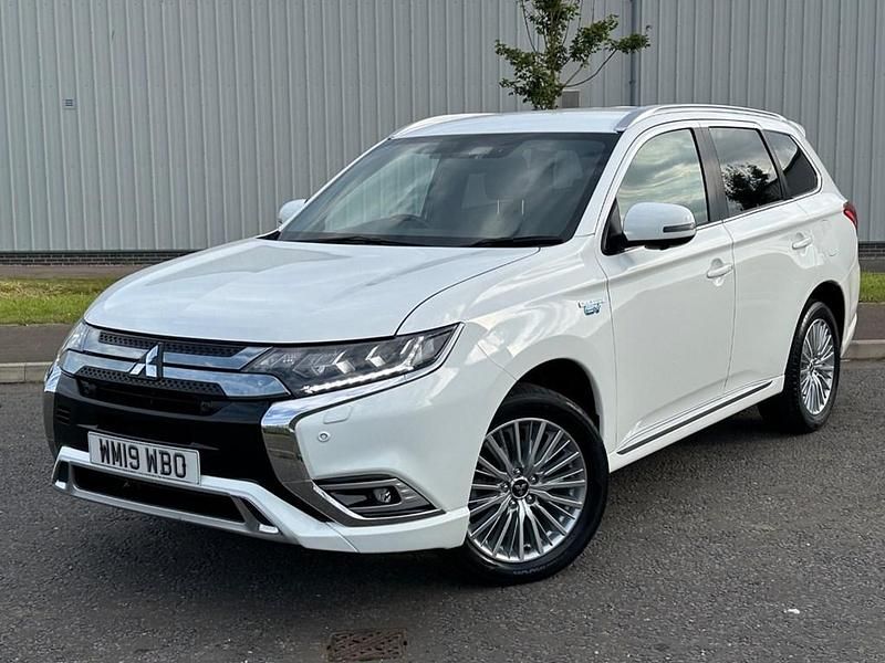 Used Mitsubishi Outlander P-HEV 206 HP (151 kW) 2019 White Estate