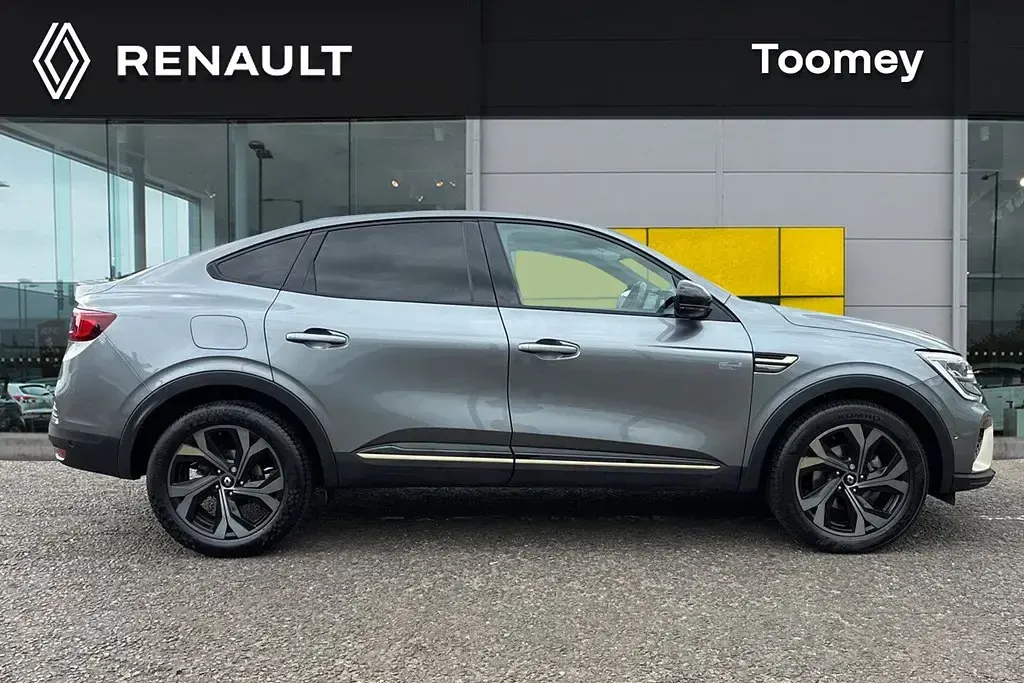 Begagnad Renault Arkana Engineered 140 HK (102 kW) 2023 Grå SUV