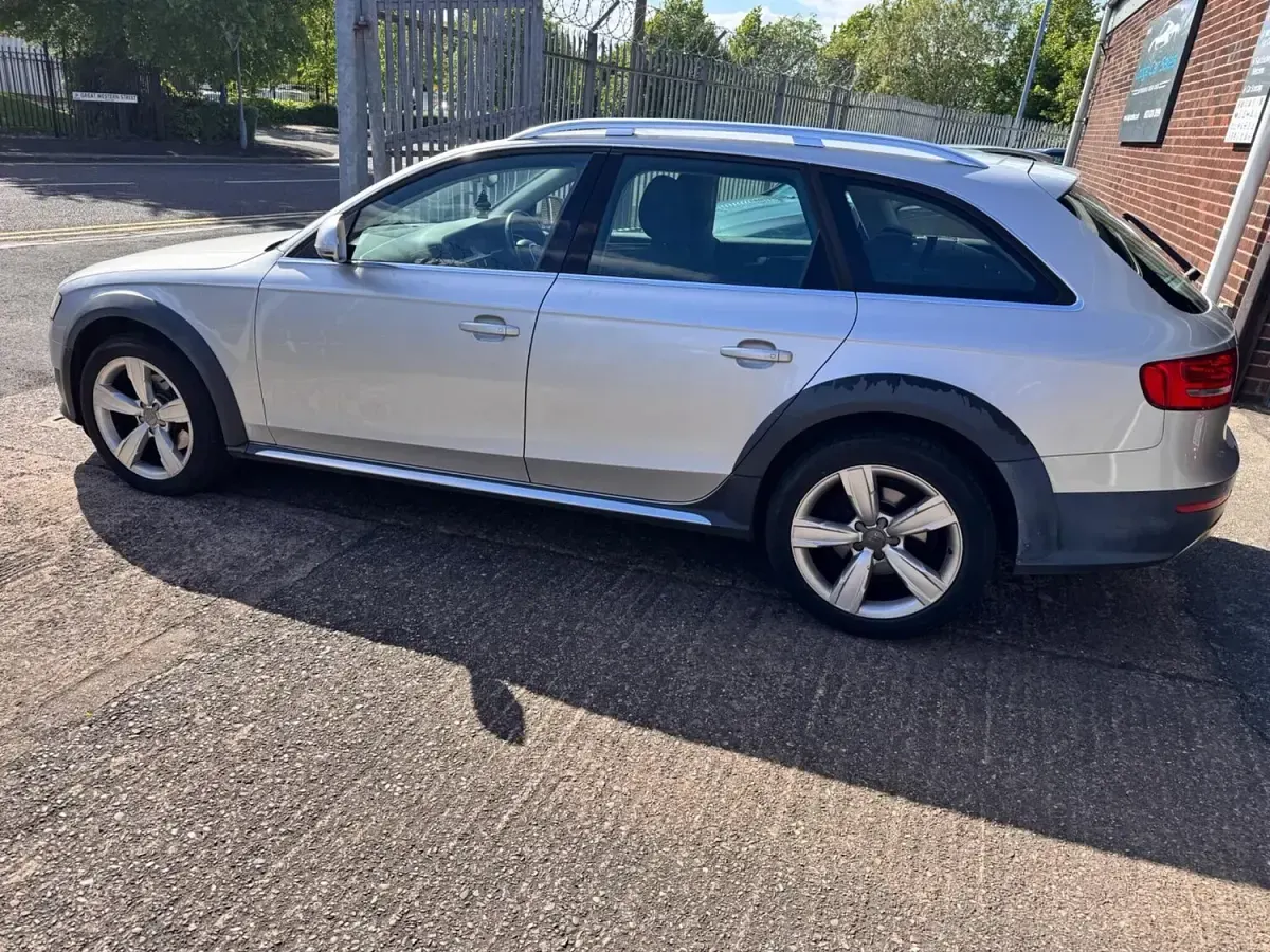 Used Audi A4 Allroad Advanced 170 HP (125 kW) 2011 Silver Estate