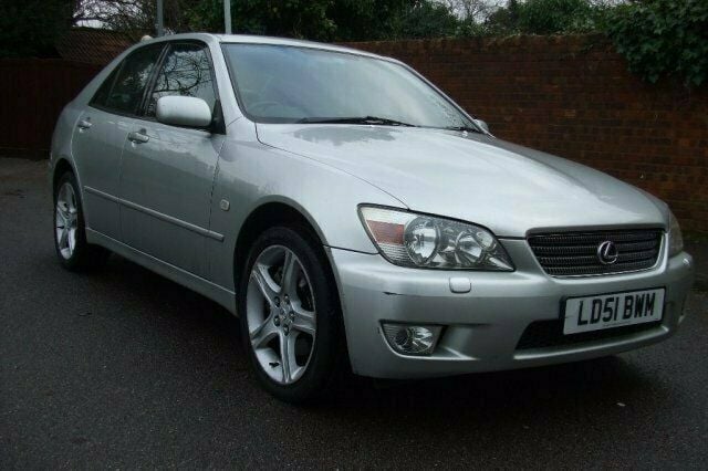 Used Lexus IS200 153 HP (112 kW) 2001 Sedan