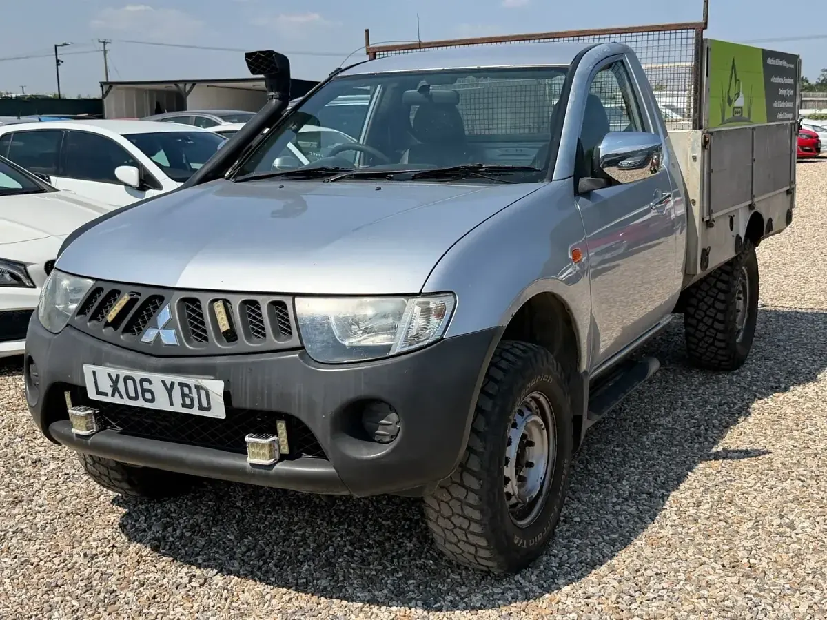 Used Mitsubishi L200 134 HP (98 kW) 2006 Silver Pickup