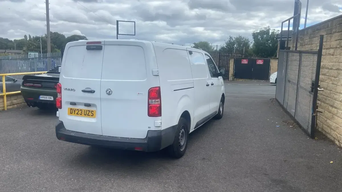 Used Vauxhall Vivaro 100 HP (73 kW) 2023 White MPV