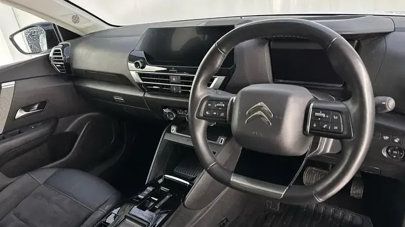 Begagnad Citroën e-C4 100 kW (136 HK) 2024 Vit Halvkombi