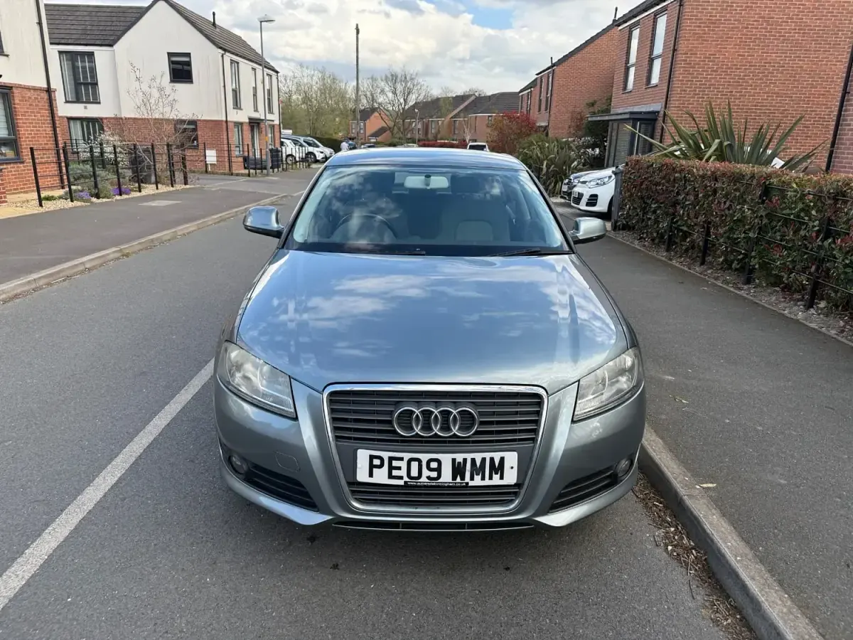 Usado Audi A3 Sport 160 HP (117 kW) 2009 Cinzento Citadino