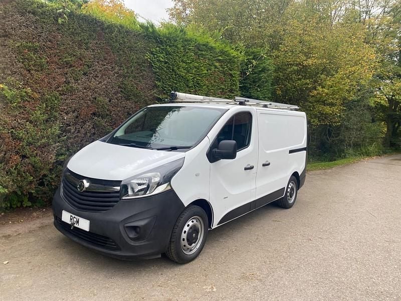 Used Vauxhall Vivaro 90 HP (66 kW) 2016 White MPV