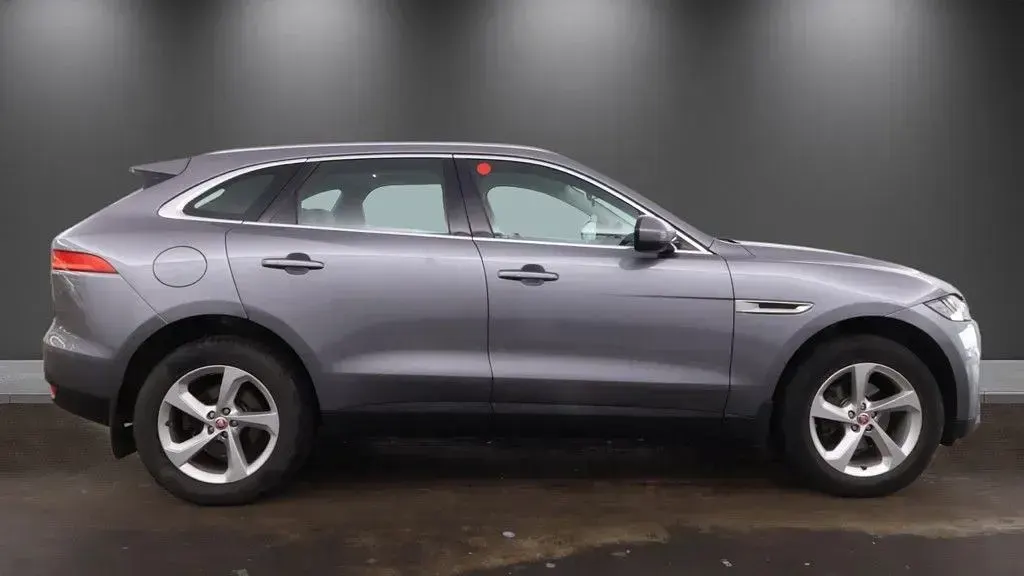 Used Jaguar F-Pace Portfolio 180 HP (132 kW) 2020 Grey SUV