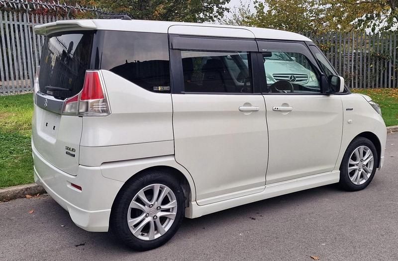 Used Suzuki Swift 2015 White Hatchback