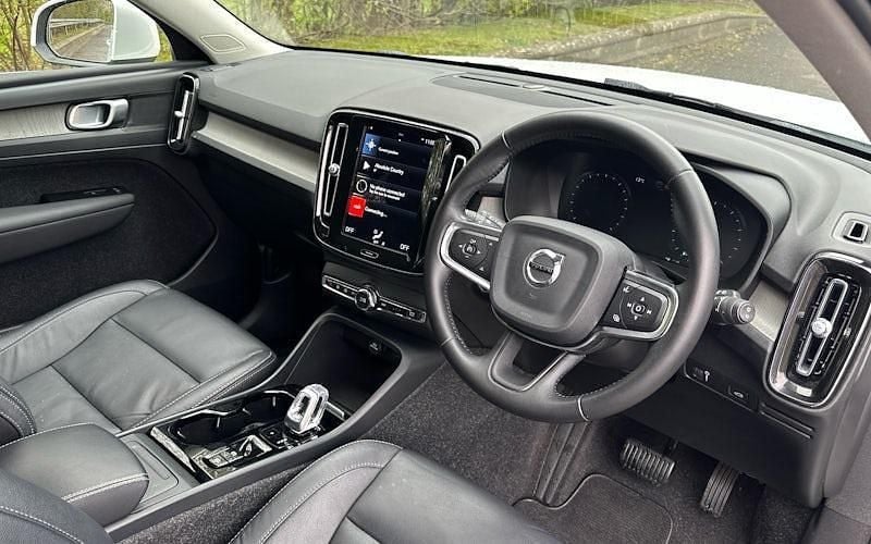 Used Volvo XC40 Inscription 163 HP (119 kW) 2021 White SUV