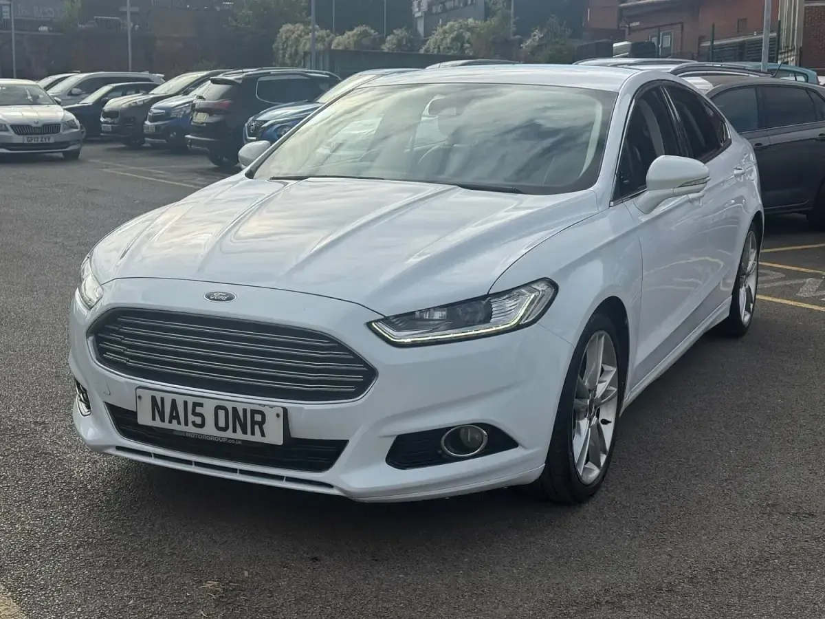 Used Ford Mondeo Titanium 180 HP (132 kW) 2015 White Hatchback