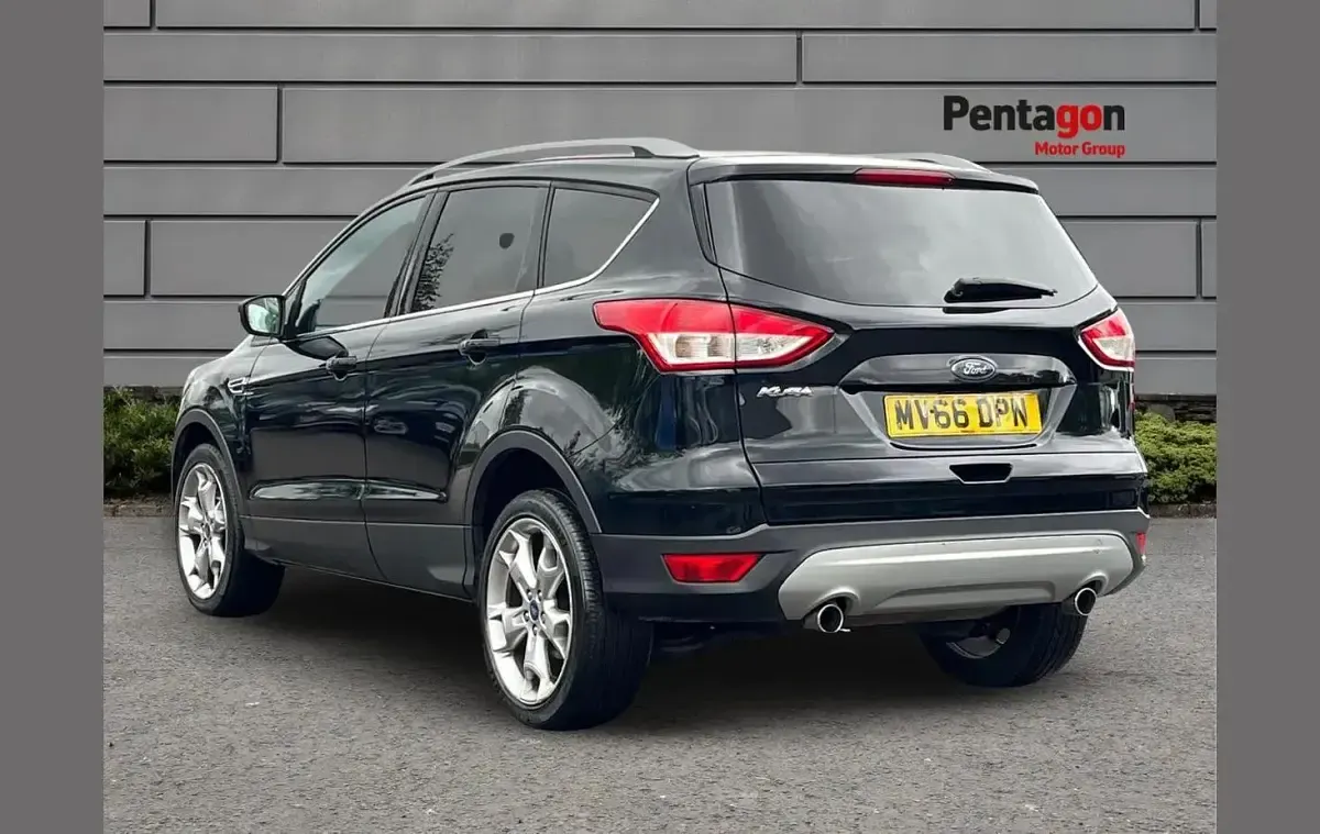 Used Ford Kuga Titanium 150 HP (110 kW) 2016 Black SUV