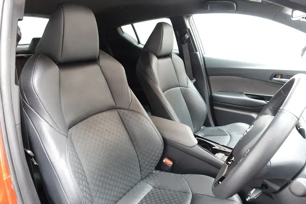 Second-hand Toyota C-HR Edition 184 CP (135 kW) 2020 Portocaliu SUV