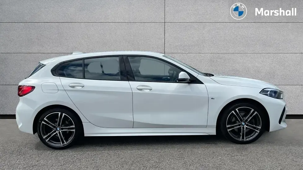 Used BMW 118 M Sport 136 HP (100 kW) 2022 Alpine white Hatchback