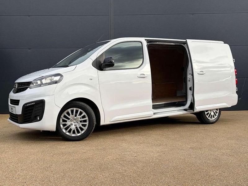 Used Vauxhall Vivaro S 100 HP (73 kW) 2024 White MPV