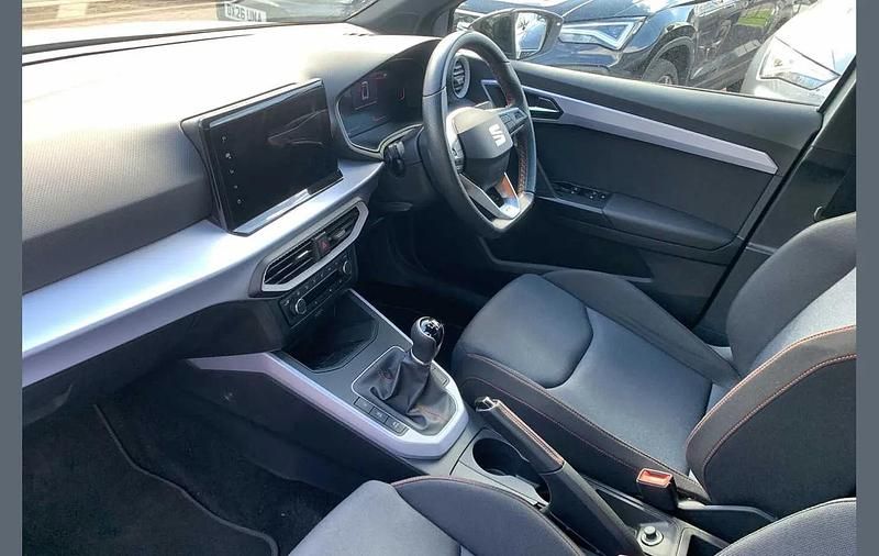 Used Seat Arona FR 113 HP (83 kW) 2024 Silver SUV