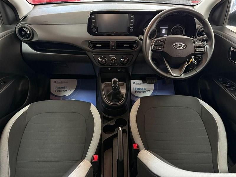 Used Hyundai i10 SE 67 HP (49 kW) 2023 Green Hatchback