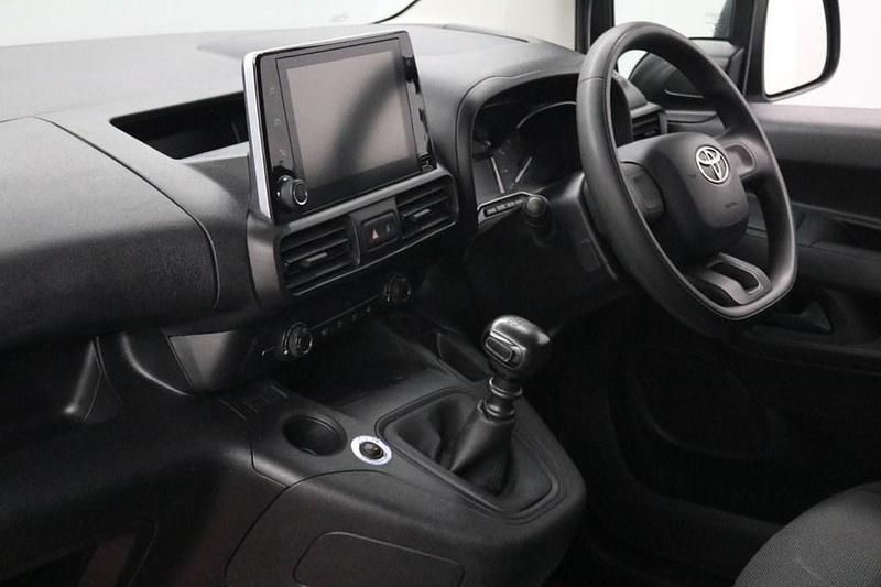 Used Toyota Proace Active 100 HP (73 kW) 2022 White MPV