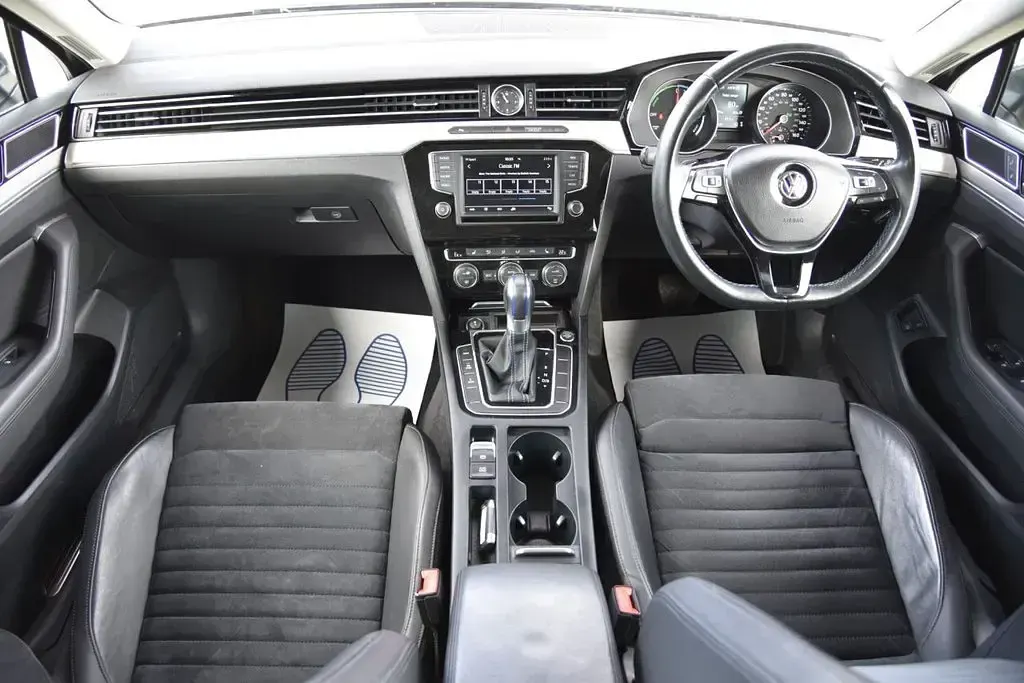 Used VW Passat GTE 218 HP (160 kW) 2017 Grey Estate