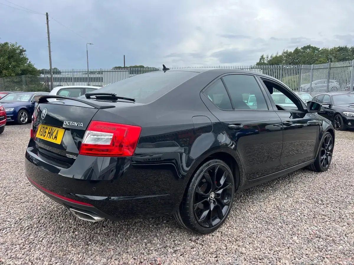 Used Skoda Octavia vRS 181 HP (133 kW) 2016 Black Estate