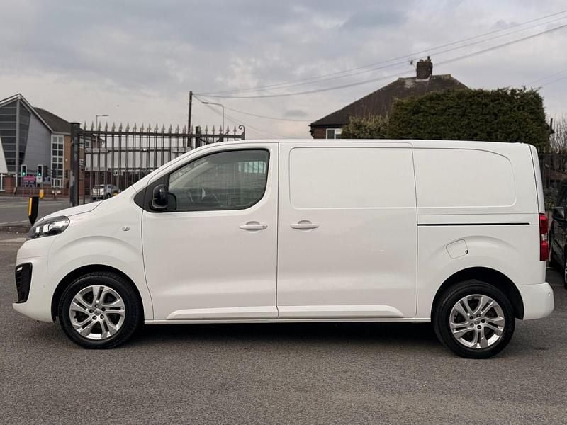 Used Vauxhall Vivaro Elite 145 HP (106 kW) 2022 White MPV