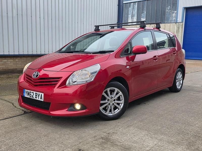 Red Used 2013 Toyota Verso MPV | £2,890 (Good price) - Image 1/4