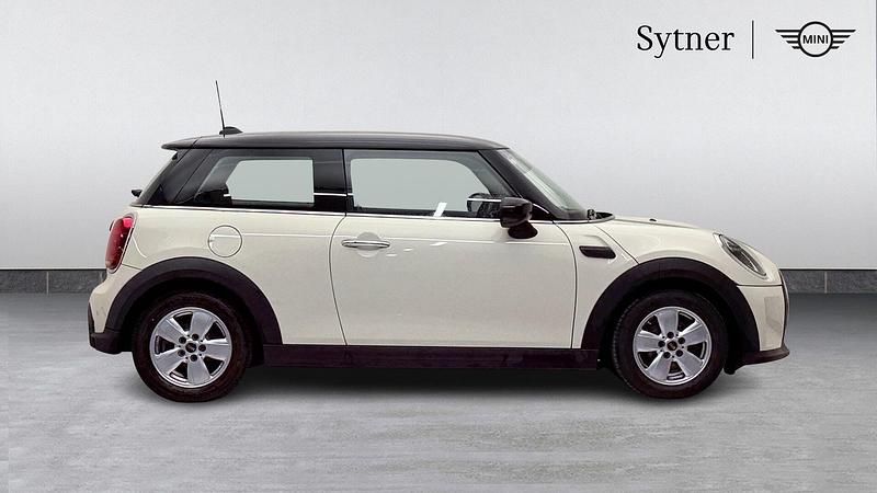 Used Mini Cooper Classic 134 HP (98 kW) 2021 White Hatchback
