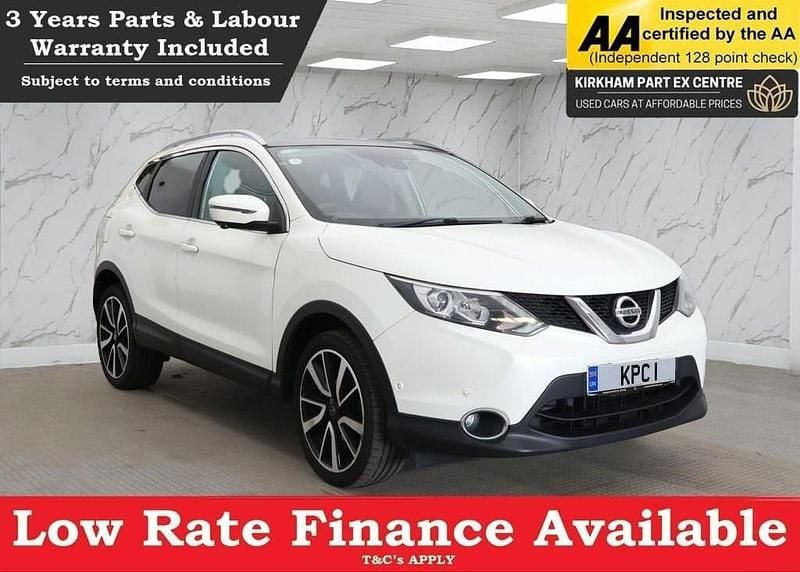 White Used 2015 Nissan Qashqai S SUV | £9,595 (Fair price) - Image 1/4