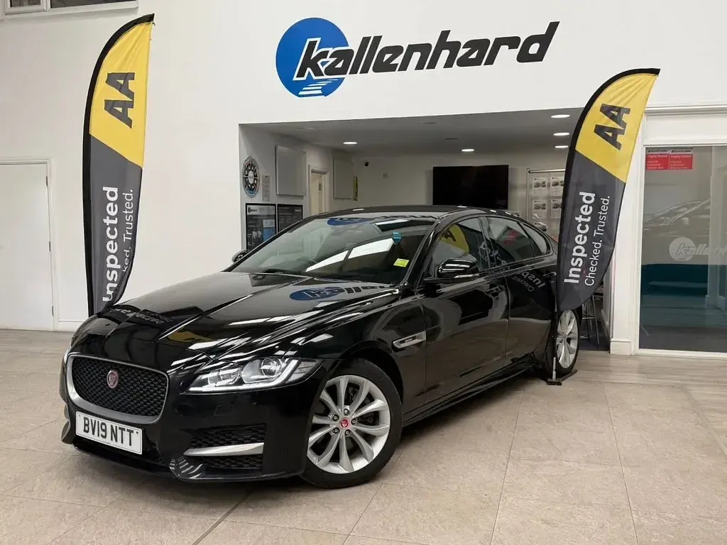 Used Jaguar XF R-Sport 180 HP (132 kW) 2019 Black Sedan