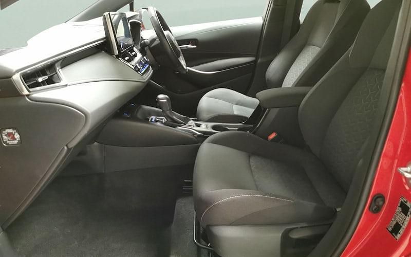 Used Toyota Corolla 122 HP (89 kW) 2022 Red Estate