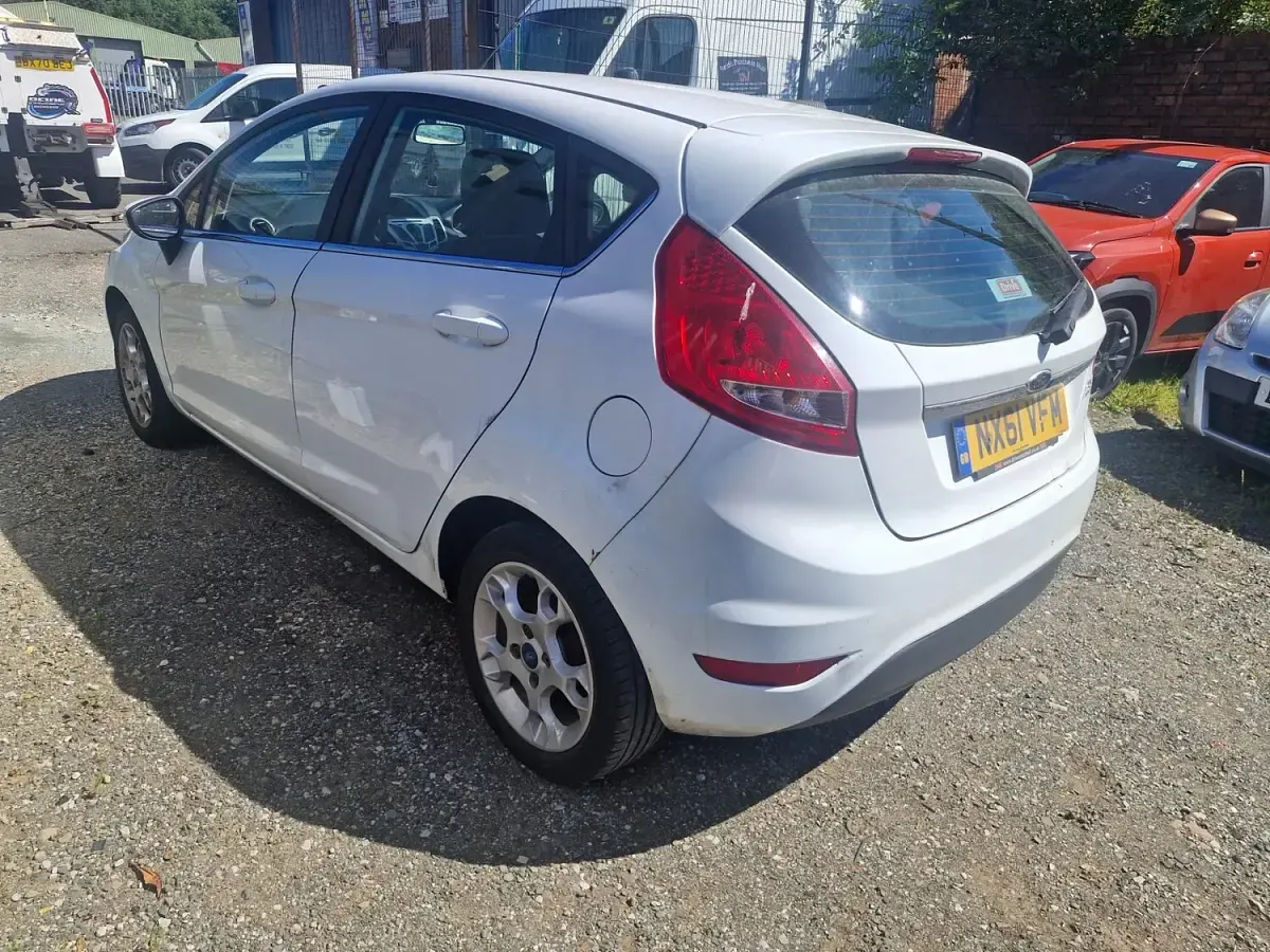 Used Ford Fiesta Zetec 82 HP (60 kW) 2011 White Hatchback