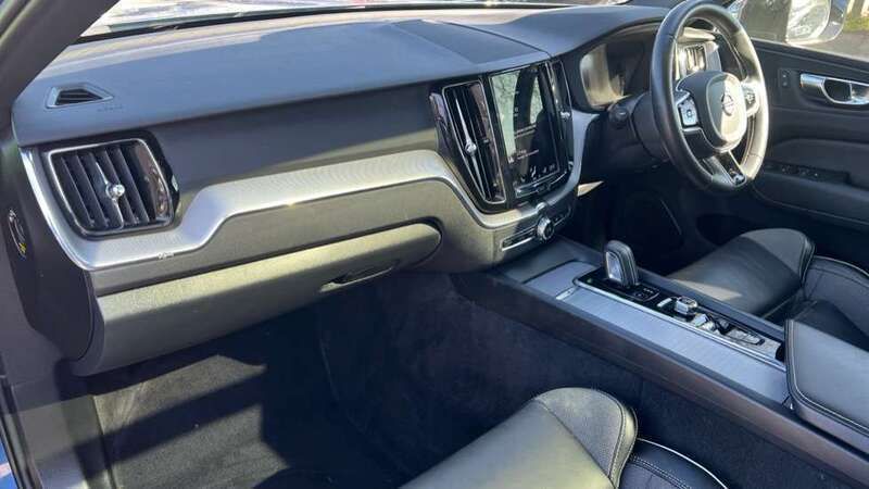 Used Volvo XC60 R-Design 340 HP (250 kW) 2021 Bursting blue  SUV