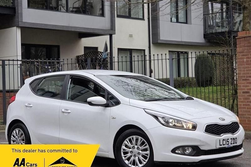 Used Kia Ceed 2015 White Hatchback