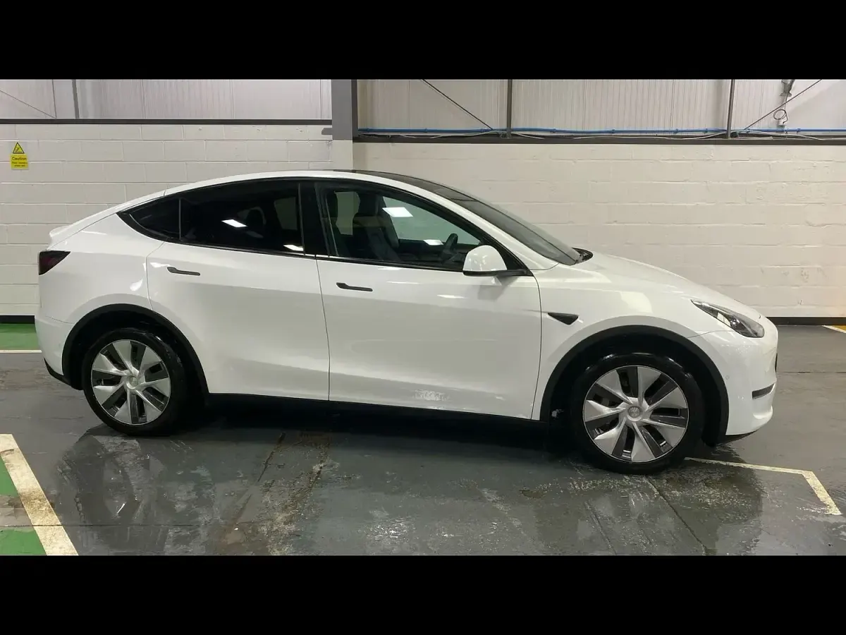 Used Tesla Model Y Long Range AWD 378 kW (514 HP) 2022 White SUV
