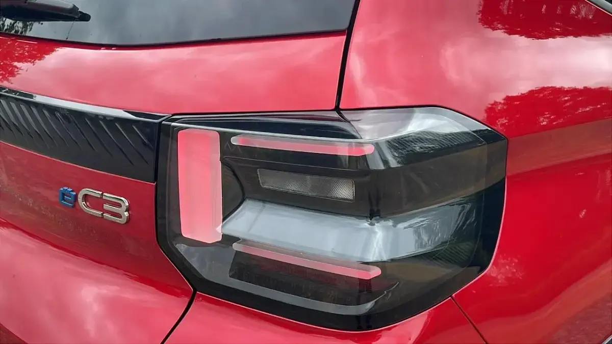 Usado Citroën e-C3 81 kW (111 HP) 2024 Vermelho Citadino