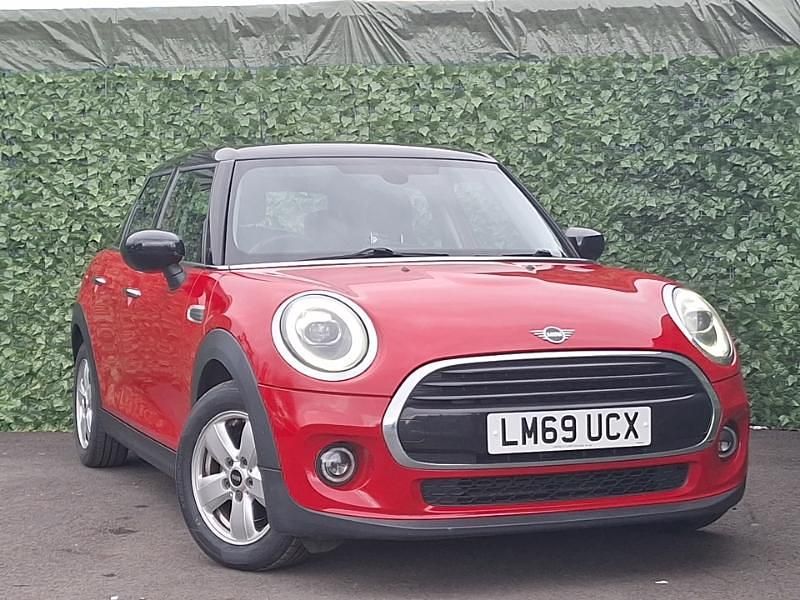 Used Mini Cooper Classic 136 HP (100 kW) 2019 Red Hatchback