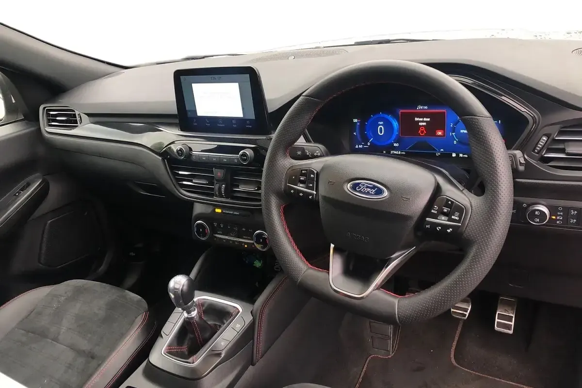 Used Ford Kuga Premium 150 HP (110 kW) 2023 White SUV