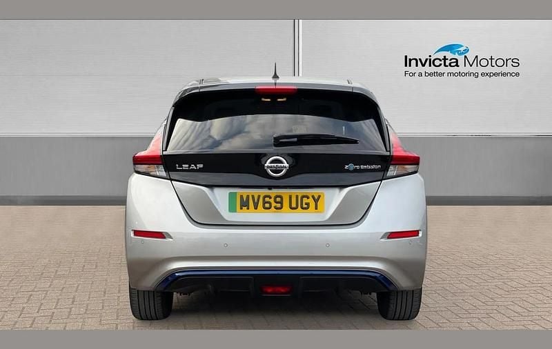 Used Nissan Leaf Tekna 108 kW (147 HP) 2019 Silver Hatchback
