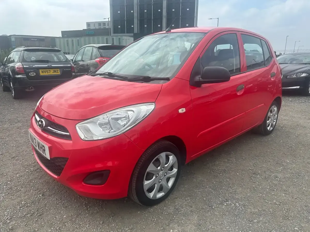 Used Hyundai i10 Classic 85 HP (62 kW) 2013 Red Hatchback