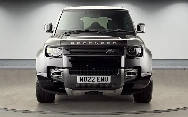 Usado Land Rover Defender Carpathian Edition 525 HP (386 kW) 2024 Carrinha