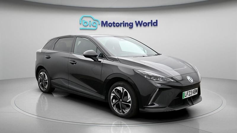 Begagnad MG MG4 EV Trophy 319 kW (435 HK) 2023 Svart Halvkombi